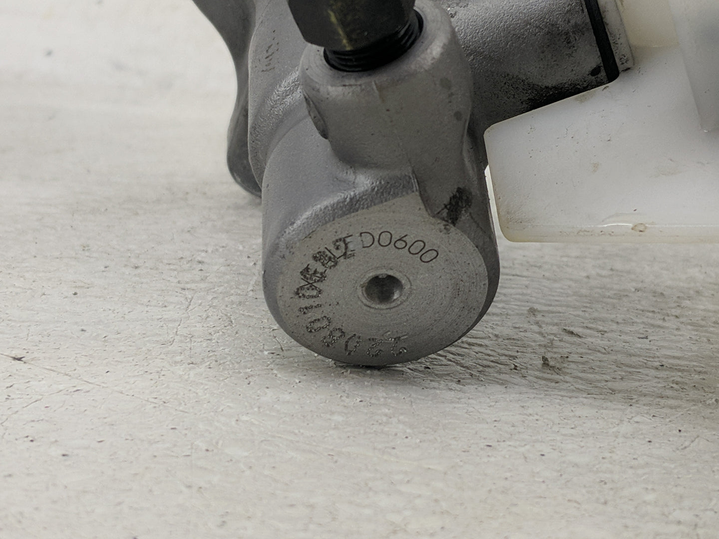 Kia Sportage Brake Master Cylinder - Oemusedautoparts1.com