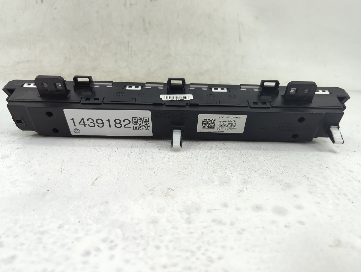 2023 Kia Sportage Climate Control Module Temperature AC/Heater Replacement Fits OEM Used Auto Parts - Oemusedautoparts1.com