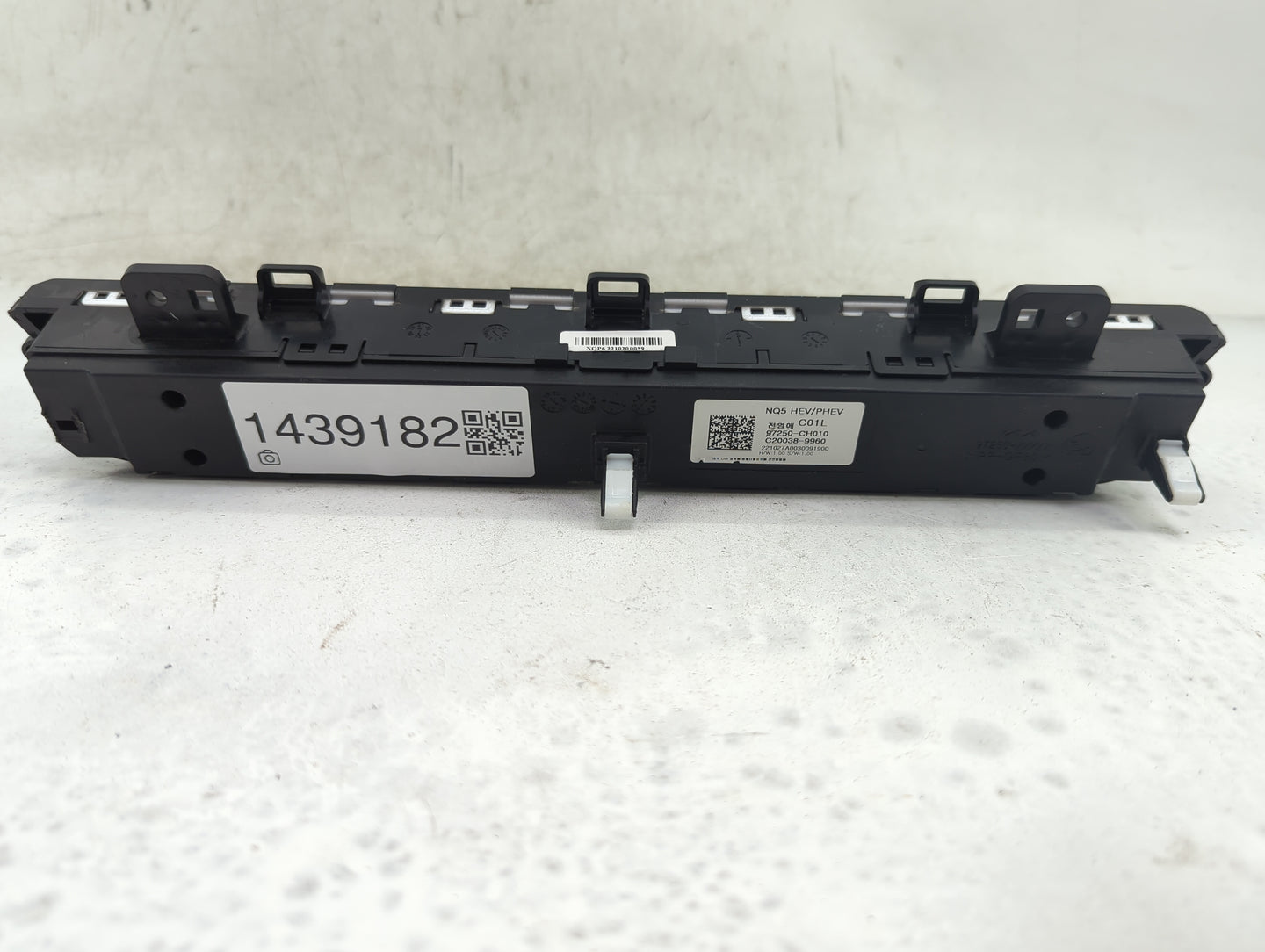 2023 Kia Sportage Climate Control Module Temperature AC/Heater Replacement Fits OEM Used Auto Parts - Oemusedautoparts1.com