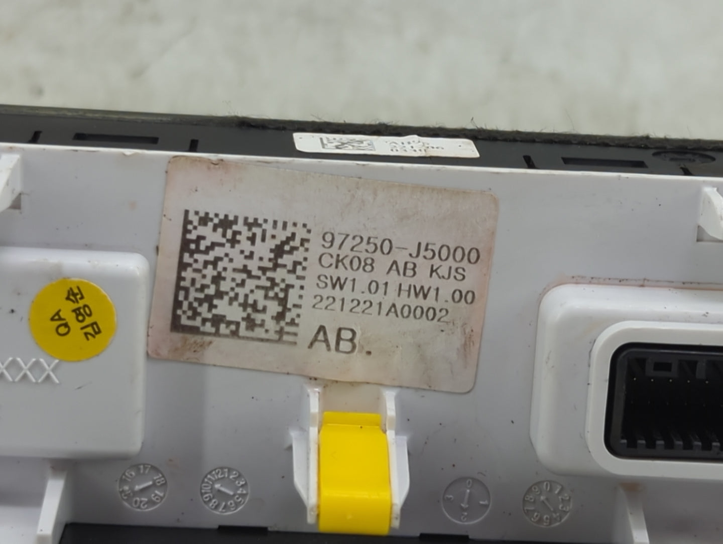 2023 Kia Stinger Climate Control Module Temperature AC/Heater Replacement P/N:97250-J5000 Fits OEM Used Auto Parts - Oemused