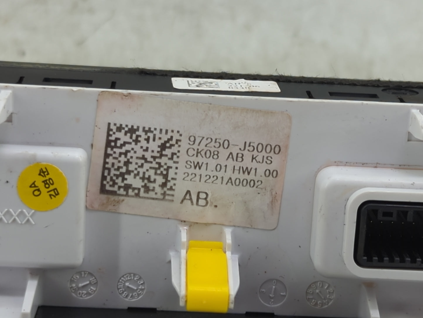 2023 Kia Stinger Climate Control Module Temperature AC/Heater Replacement P/N:97250-J5000 Fits OEM Used Auto Parts - Oemused