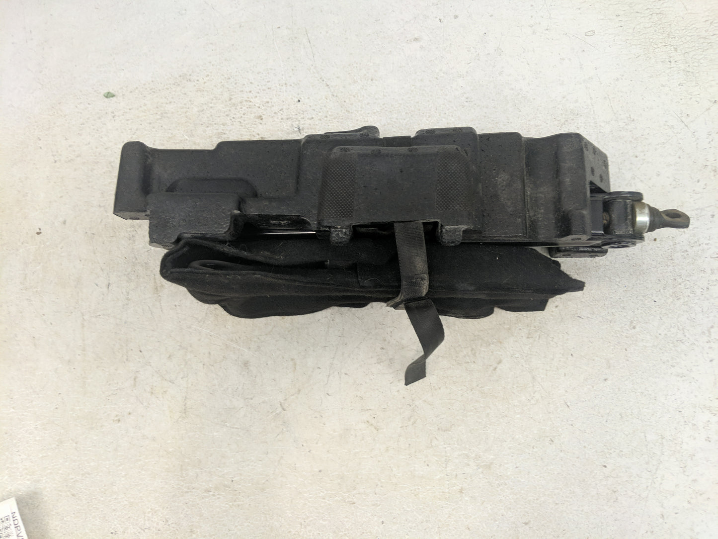 2023 Kia Telluride Spare Scissor Car Jack - Oemusedautoparts1.com