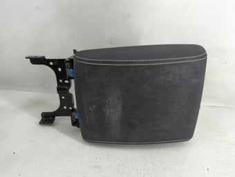 compare product 2023 Land Rover Discovery Sport Center Console Armrest Cover Lid P/N:L0276667AD Fits OEM Used Auto Parts