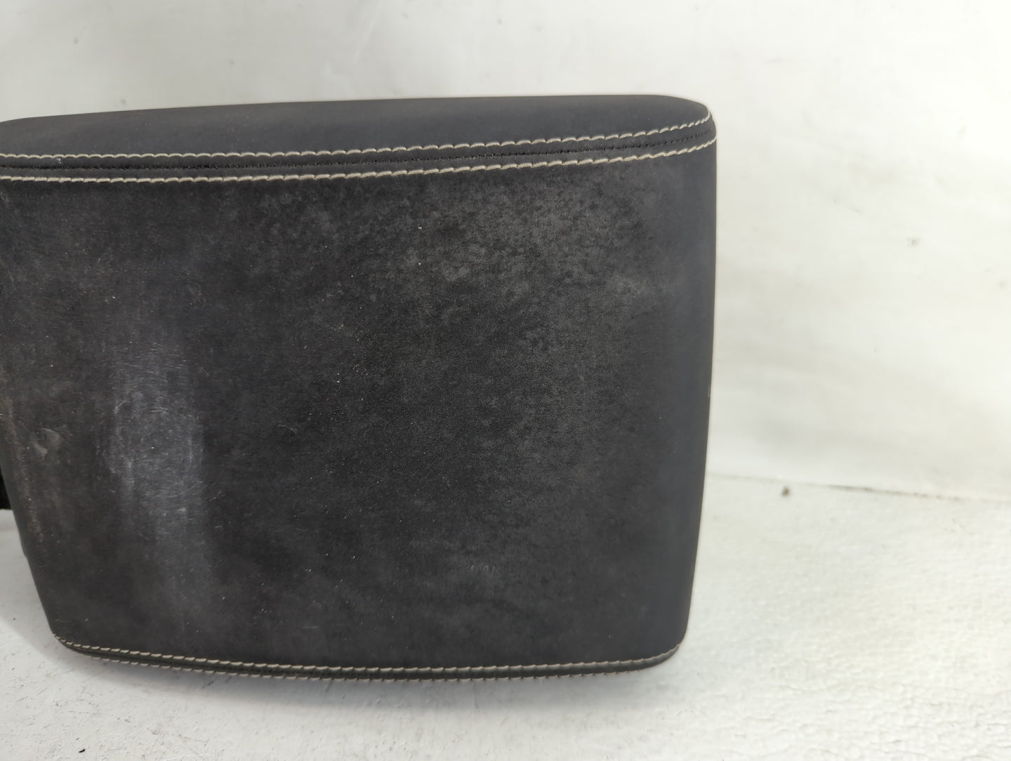 2023 Land Rover Discovery Sport Center Console Armrest Cover Lid P/N:L0276667AD Fits OEM Used Auto Parts - Oemusedautoparts1