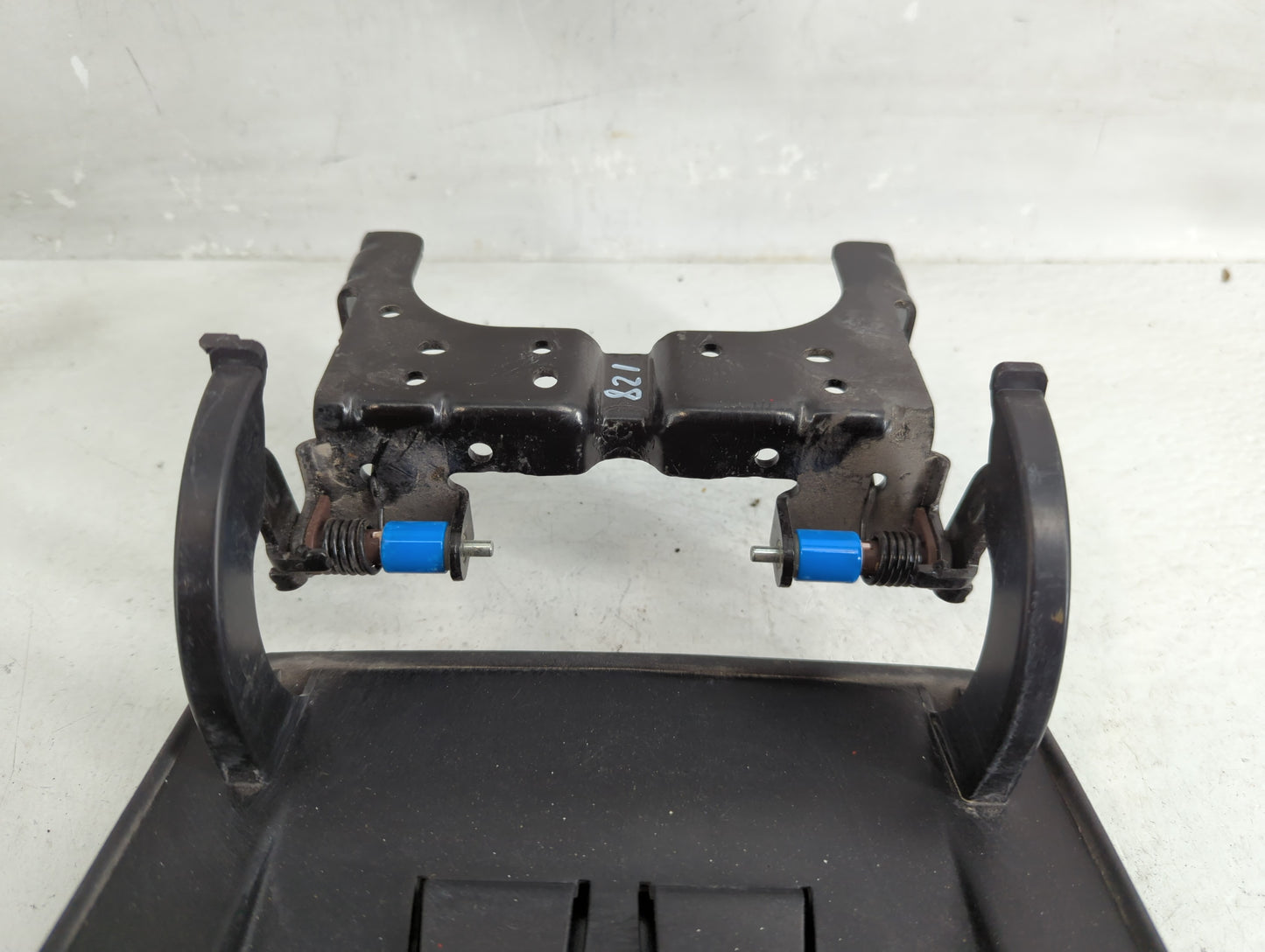 2023 Land Rover Discovery Sport Center Console Armrest Cover Lid P/N:L0276667AD Fits OEM Used Auto Parts - Oemusedautoparts1