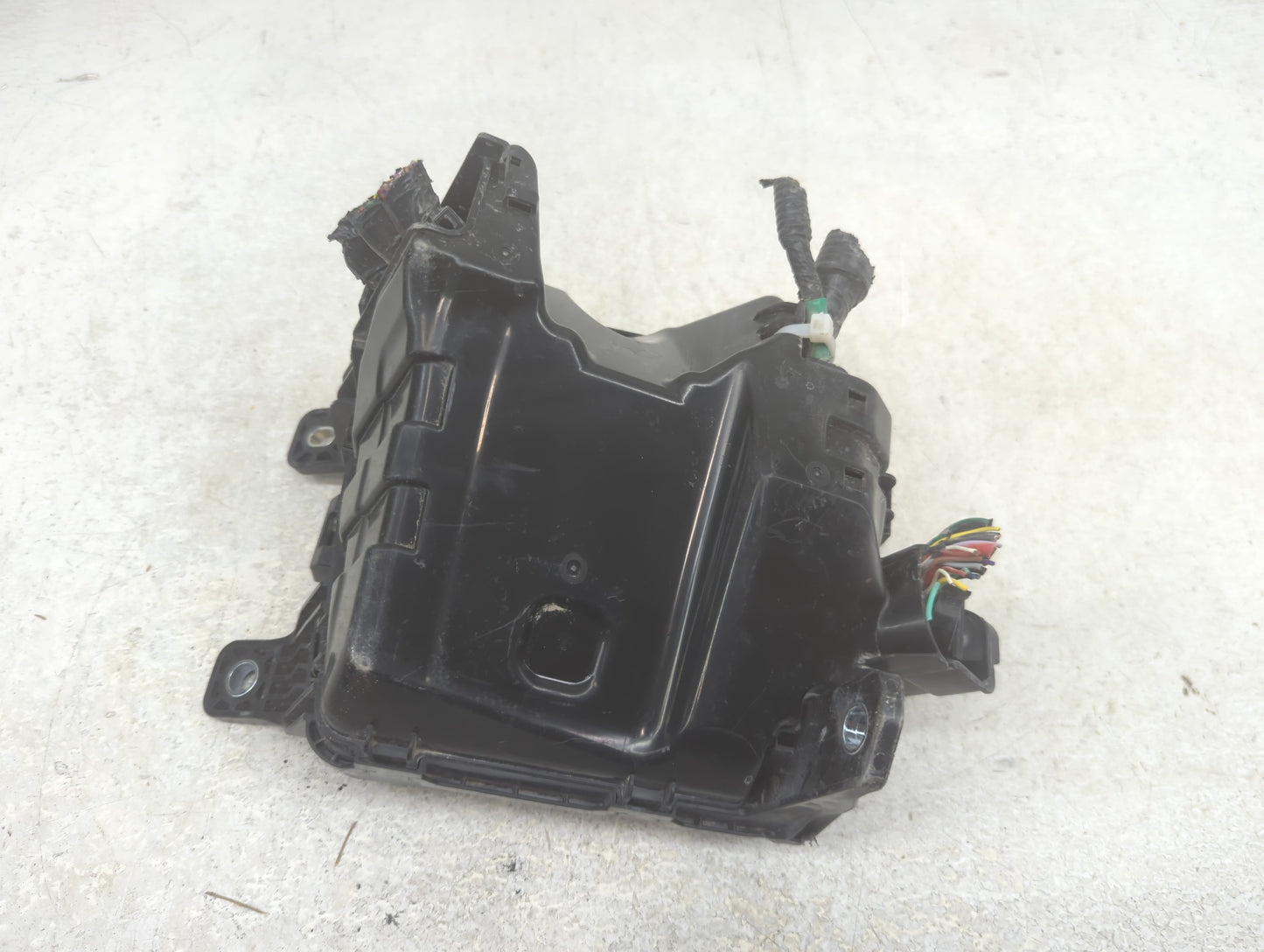 2023 Mazda 3 Fusebox Fuse Box Panel Relay Module P/N:BCKA 6676Y Fits Fits 2020 2021 2022 OEM Used Auto Parts - Oemusedautopa