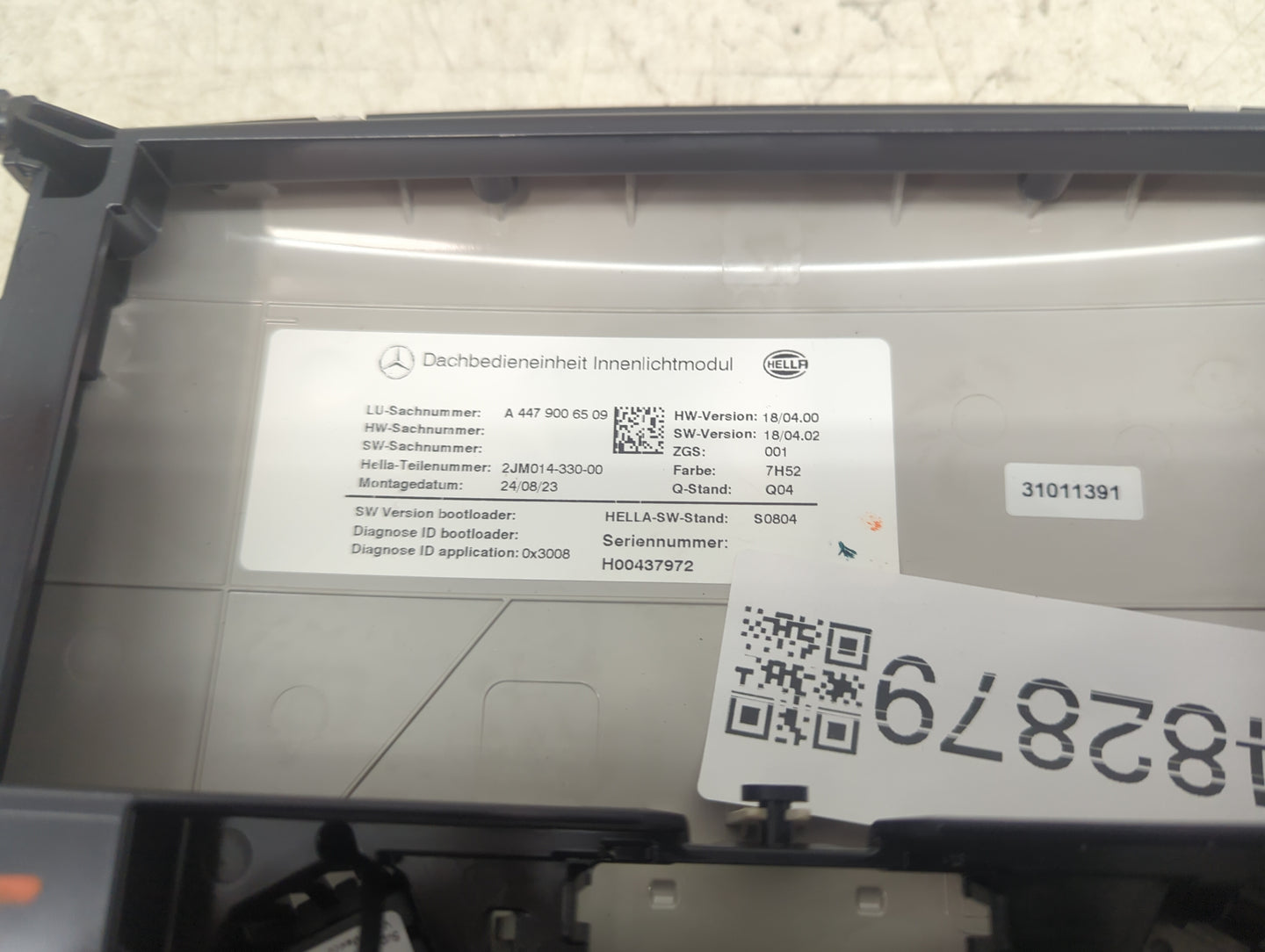 2023 Mercedes Metris Overhead Roof Console Gray - Oemusedautoparts1.com