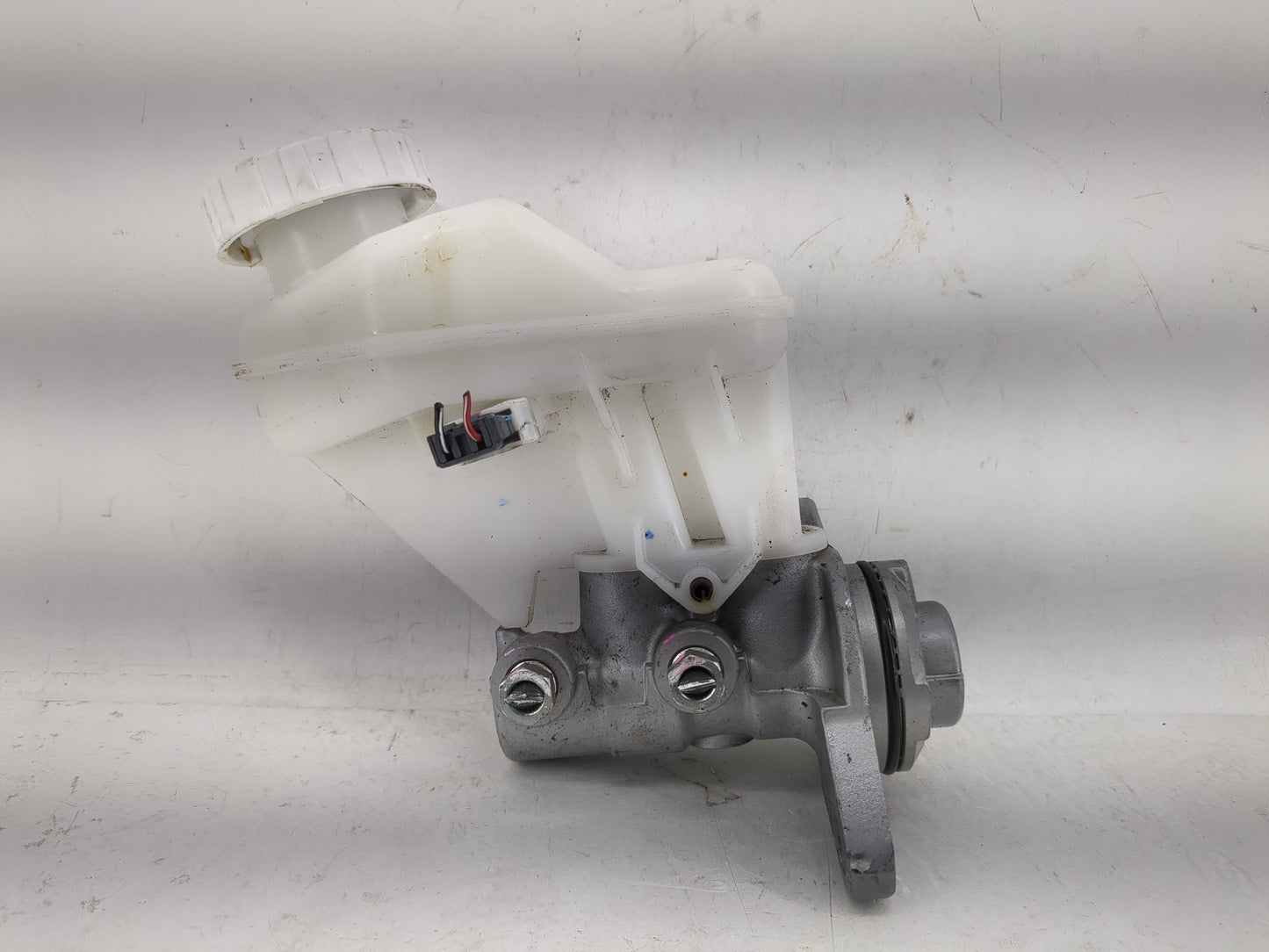 2014-2014 Mitsubishi Mirage Brake Master Cylinder - Oemusedautoparts1.com