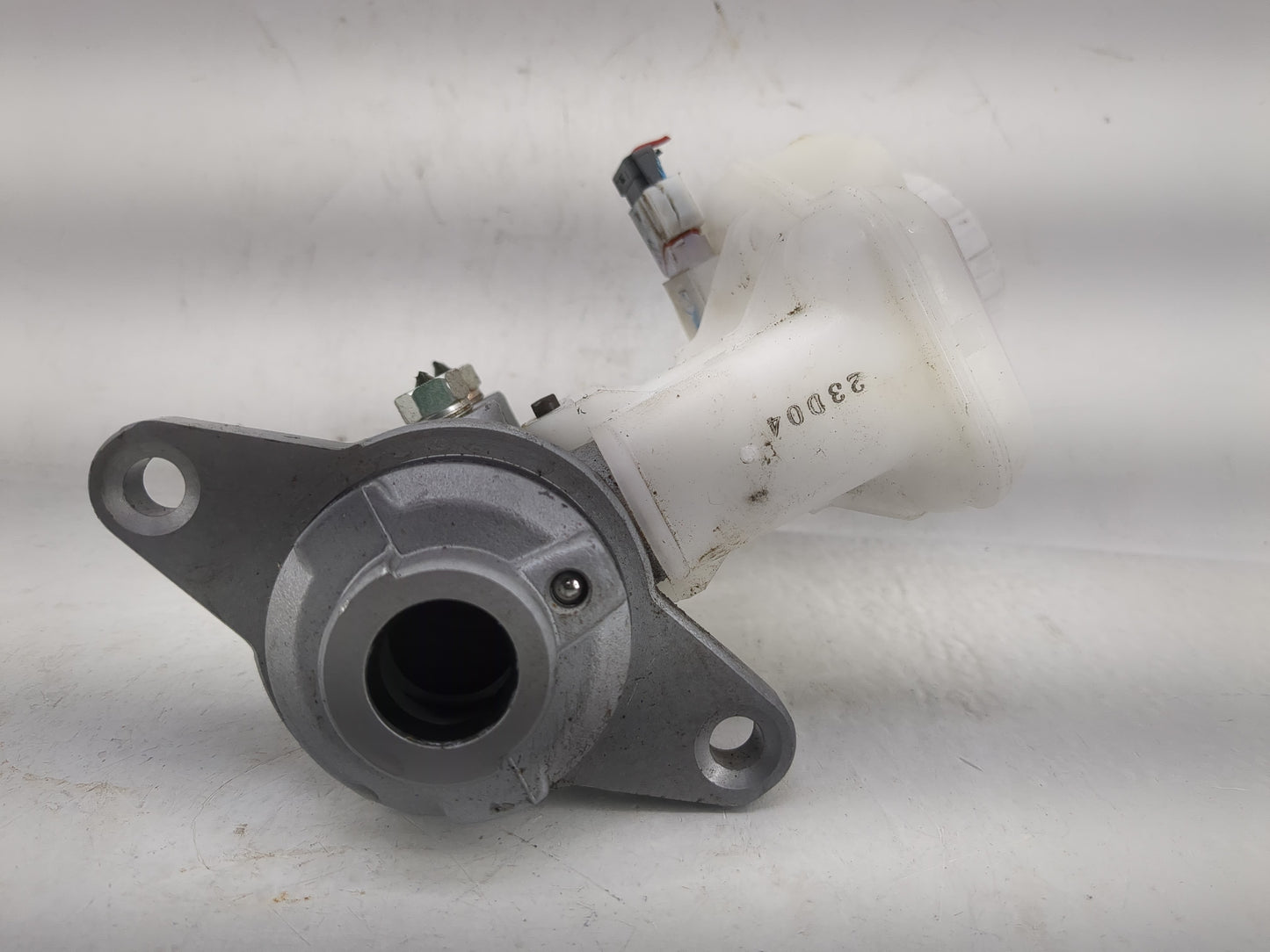 2014-2014 Mitsubishi Mirage Brake Master Cylinder - Oemusedautoparts1.com