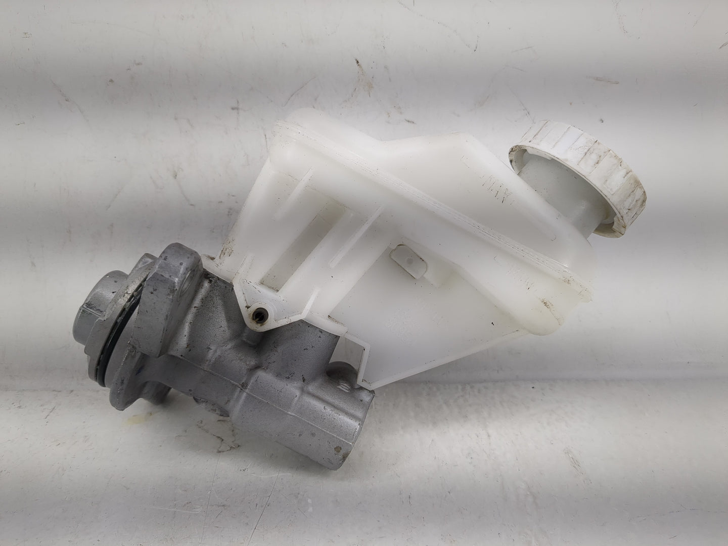 2014-2014 Mitsubishi Mirage Brake Master Cylinder - Oemusedautoparts1.com