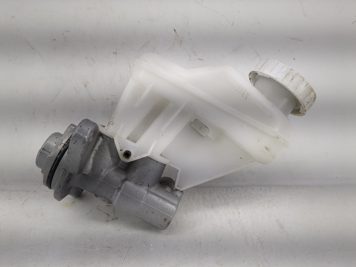 2014-2014 Mitsubishi Mirage Brake Master Cylinder - Oemusedautoparts1.com