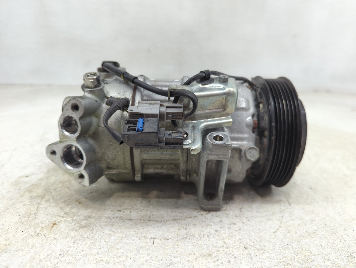 2023 Mitsubishi Outlander Air Conditioning A/c Ac Compressor Oem - Oemusedautoparts1.com