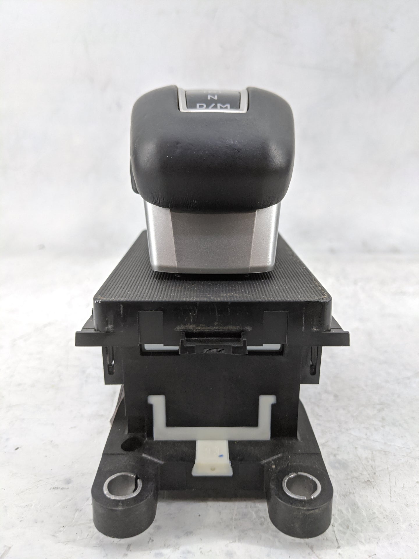 2023 Mitsubishi Outlander Floor Console Assembly Shifter - Oemusedautoparts1.com