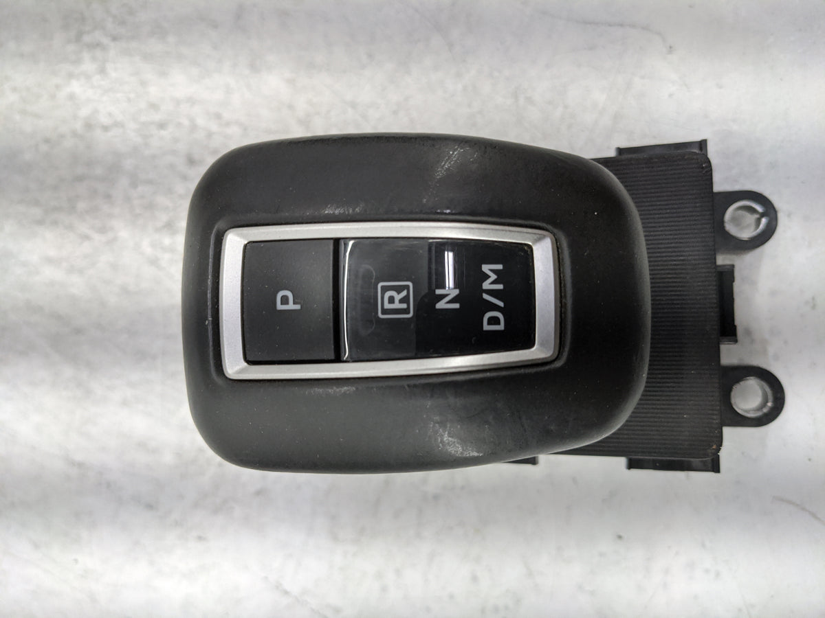 2023 Mitsubishi Outlander Floor Console Assembly Shifter - Oemusedautoparts1.com