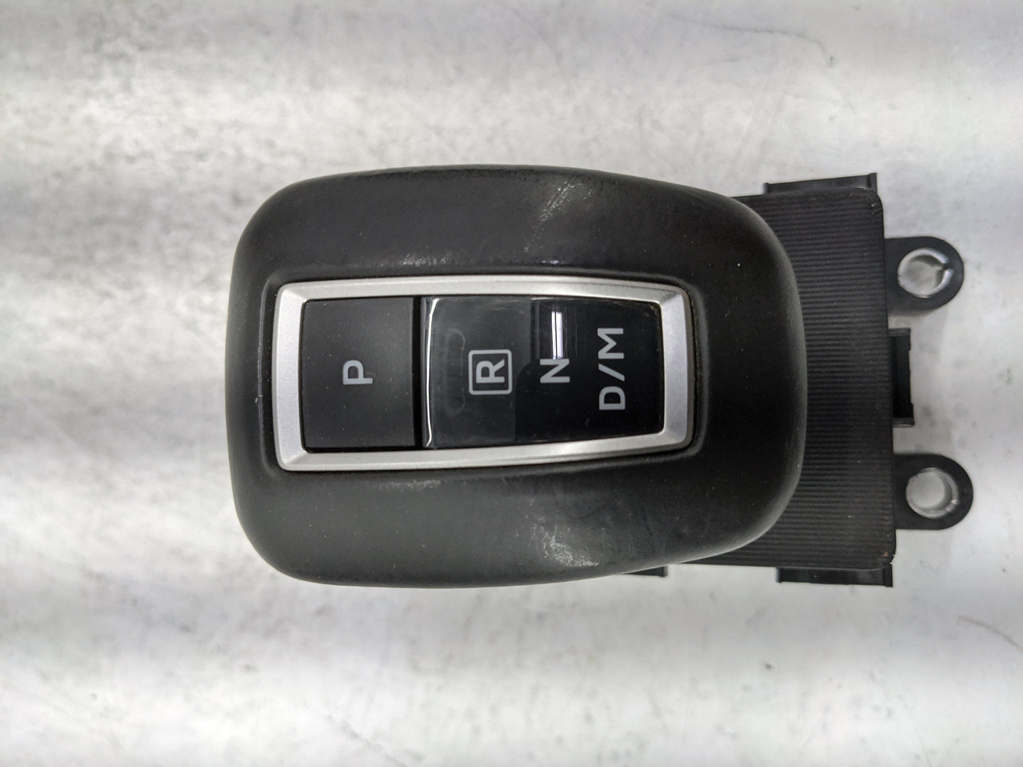 2023 Mitsubishi Outlander Floor Console Assembly Shifter - Oemusedautoparts1.com