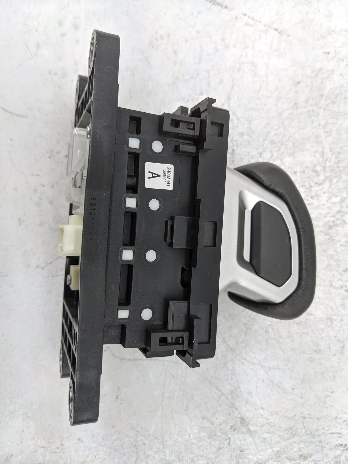 2023 Mitsubishi Outlander Floor Console Assembly Shifter - Oemusedautoparts1.com