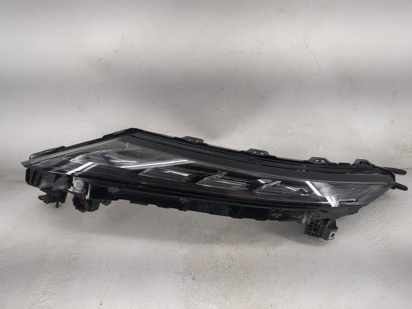 2022-2022 Mitsubishi Outlander Driver Left Oem Front Light Lamp Black - Oemusedautoparts1.com