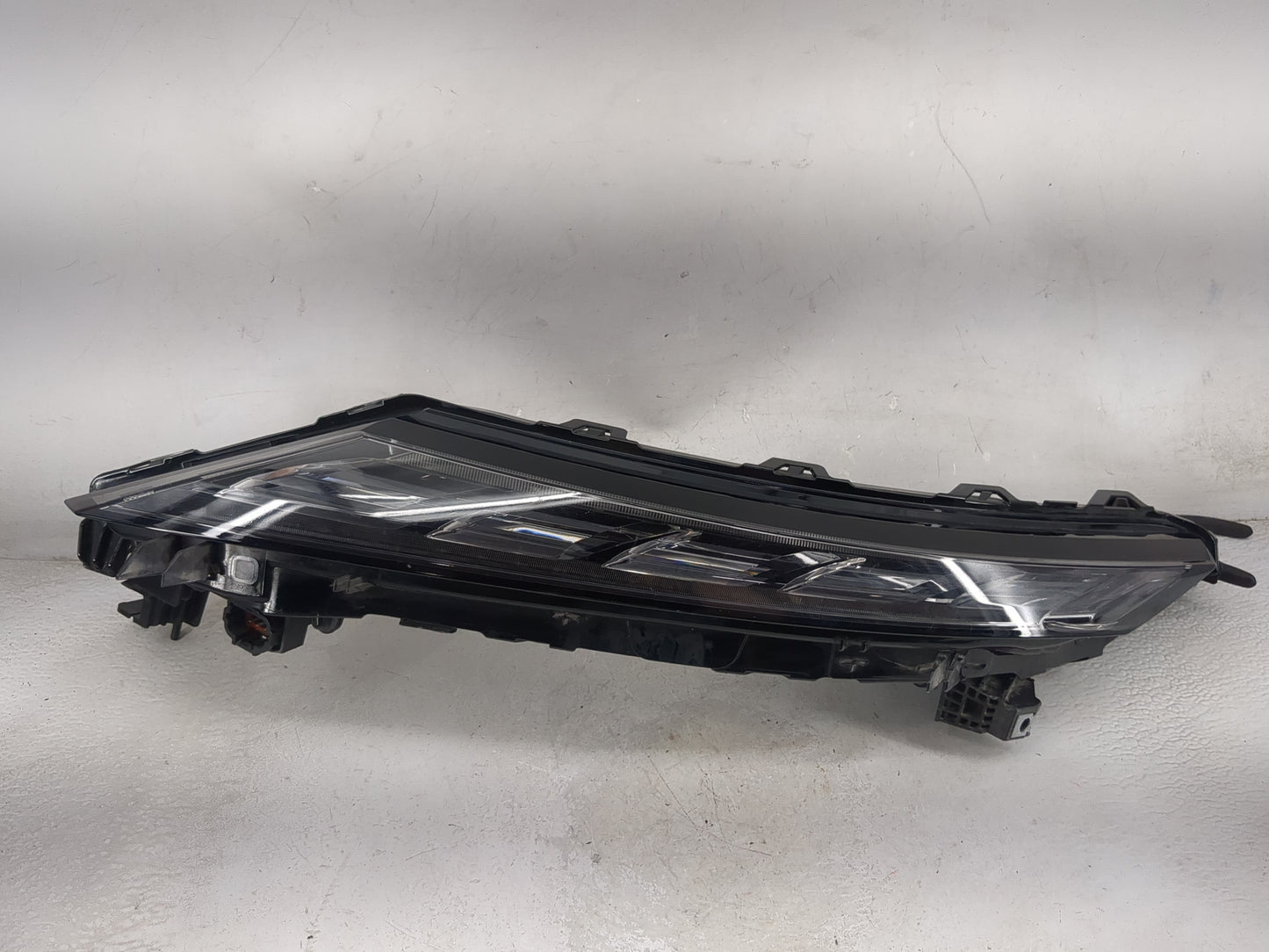 2022-2022 Mitsubishi Outlander Driver Left Oem Front Light Lamp Black - Oemusedautoparts1.com