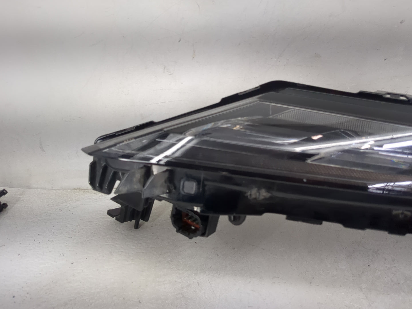 2022-2022 Mitsubishi Outlander Driver Left Oem Front Light Lamp Black - Oemusedautoparts1.com