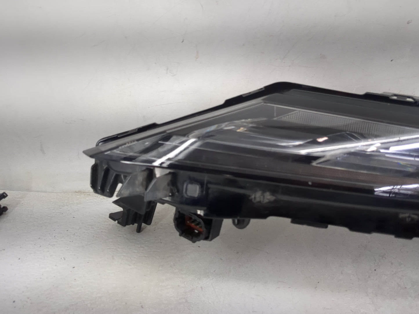 2022-2022 Mitsubishi Outlander Driver Left Oem Front Light Lamp Black - Oemusedautoparts1.com