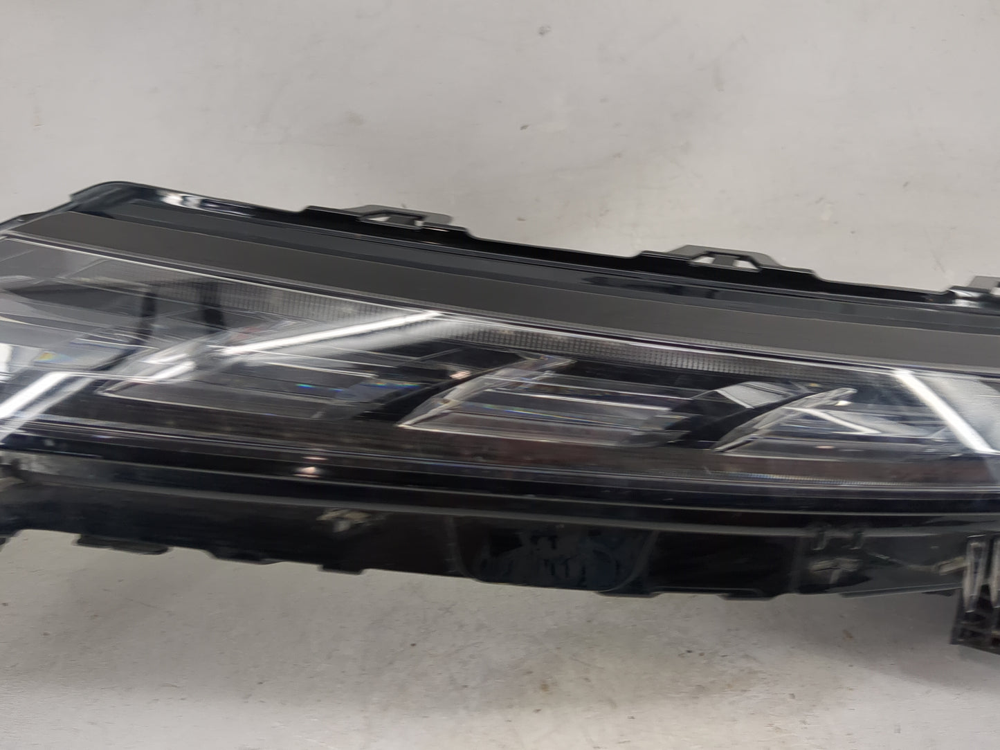 2022-2022 Mitsubishi Outlander Driver Left Oem Front Light Lamp Black - Oemusedautoparts1.com