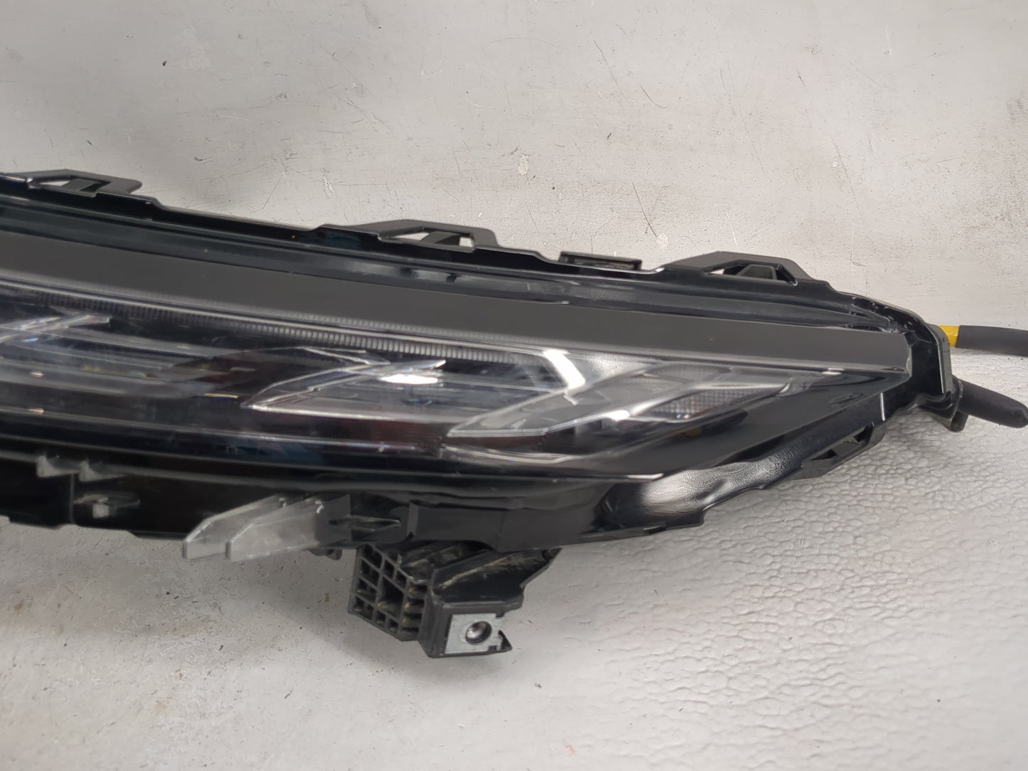 2022-2022 Mitsubishi Outlander Driver Left Oem Front Light Lamp Black - Oemusedautoparts1.com