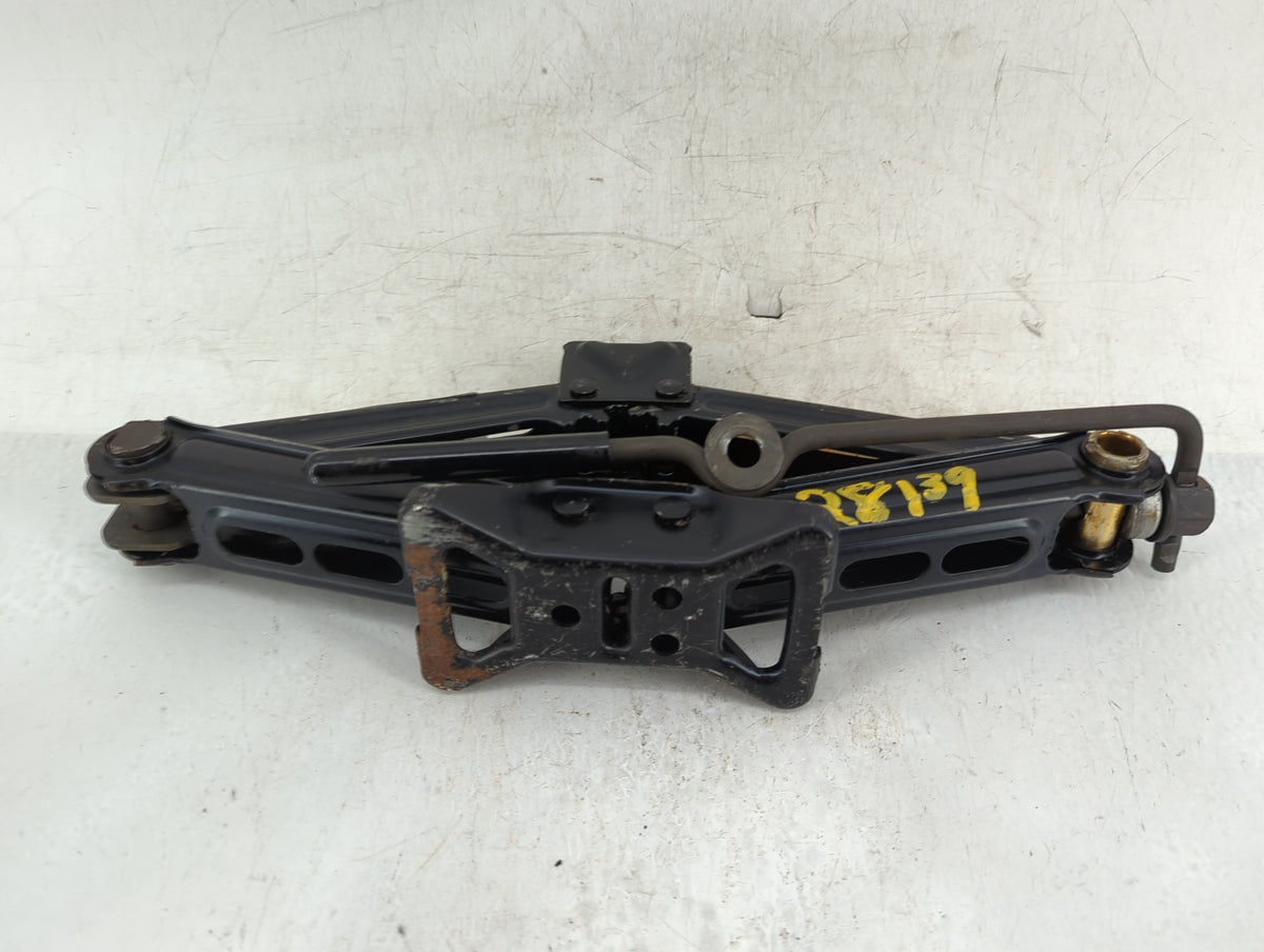 2023 Nissan Altima Spare Scissor Car Jack 1415782 - Oemusedautoparts1.com