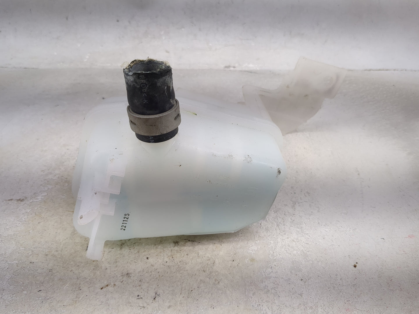 2023 Nissan Ariya Radiator Coolant Overflow Expansion Tank Bottle 1494320 - Oemusedautoparts1.com