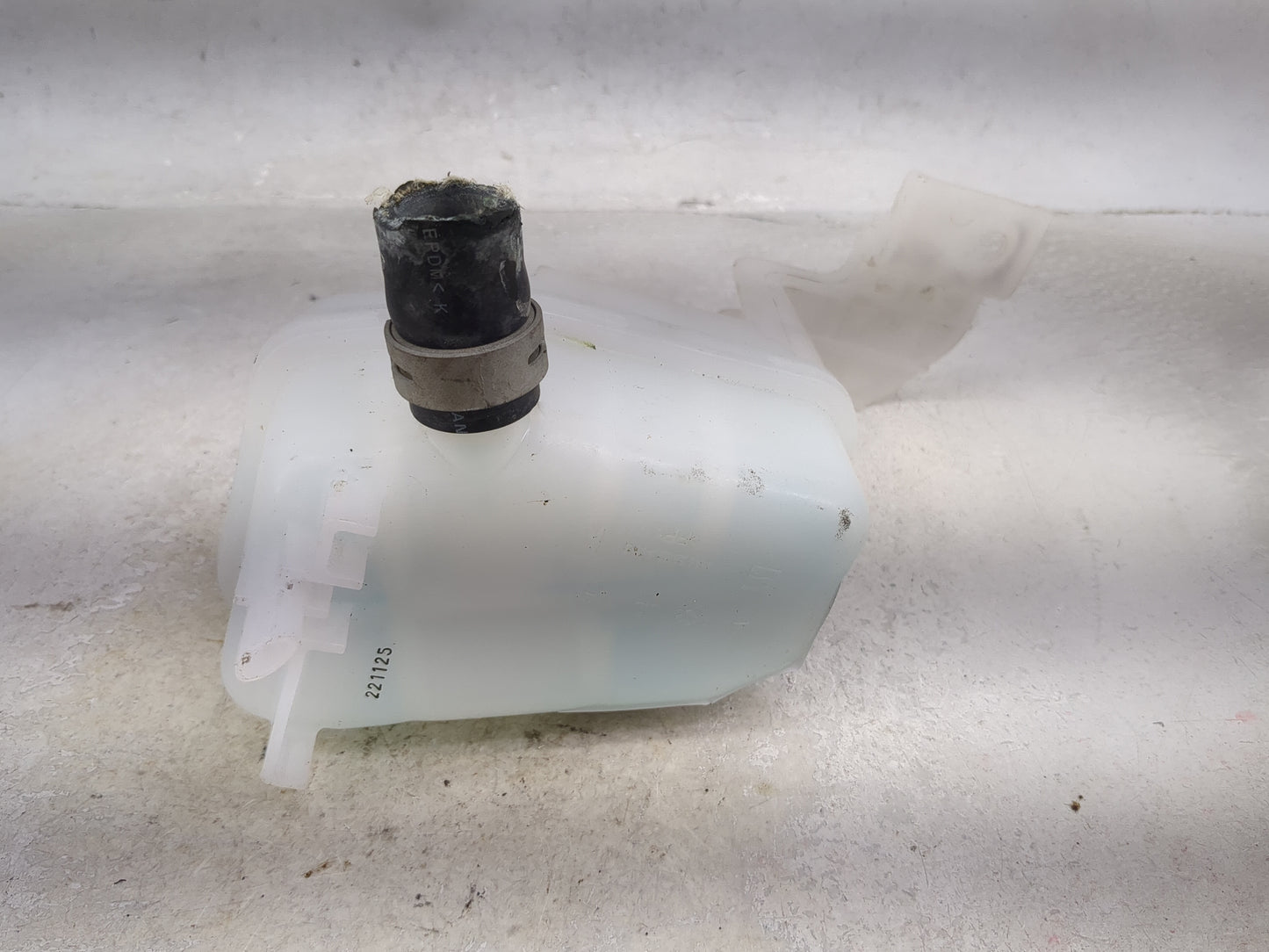 2023 Nissan Ariya Radiator Coolant Overflow Expansion Tank Bottle 1494320 - Oemusedautoparts1.com