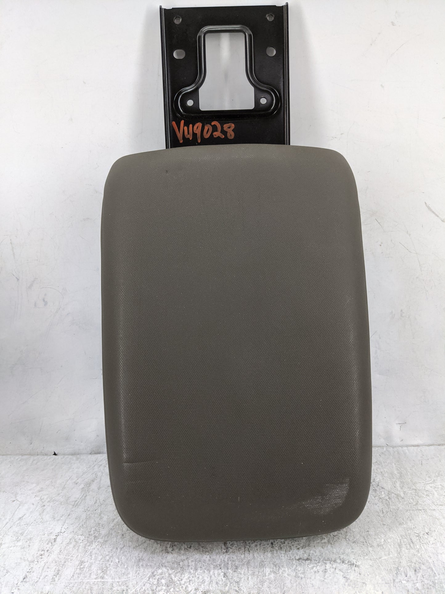 2023 Nissan Frontier Center Console Armrest Cover Lid P/N:SP26814 099578 Fits OEM Used Auto Parts - Oemusedautoparts1.com