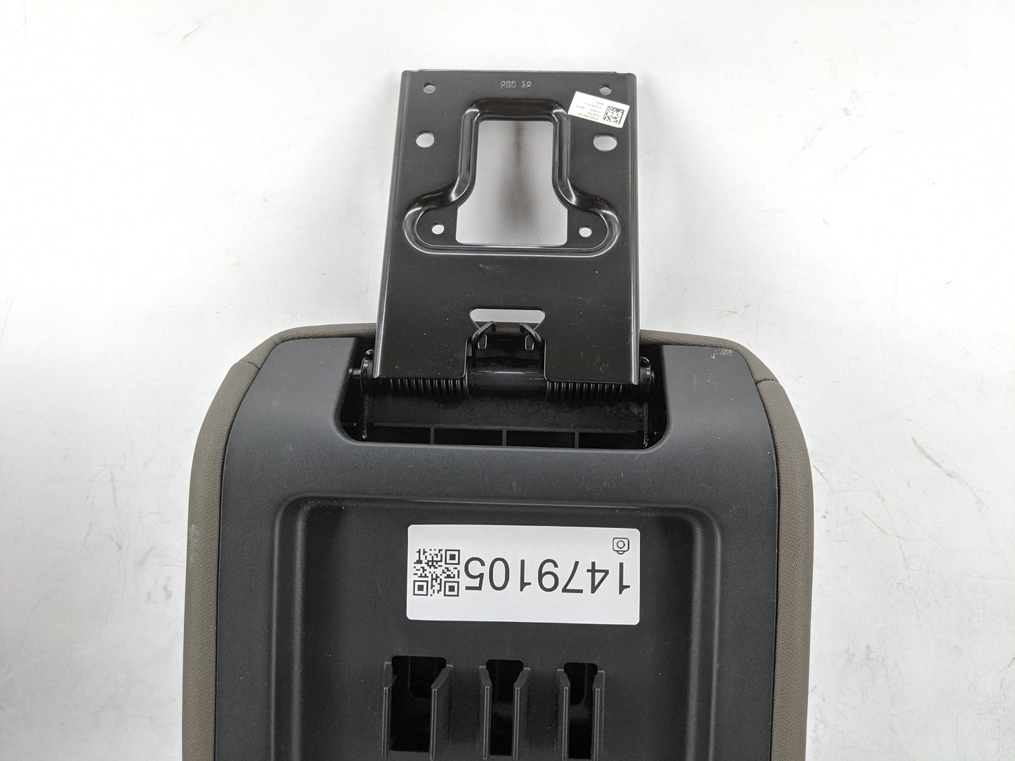2023 Nissan Frontier Center Console Armrest Cover Lid P/N:SP26814 099578 Fits OEM Used Auto Parts - Oemusedautoparts1.com