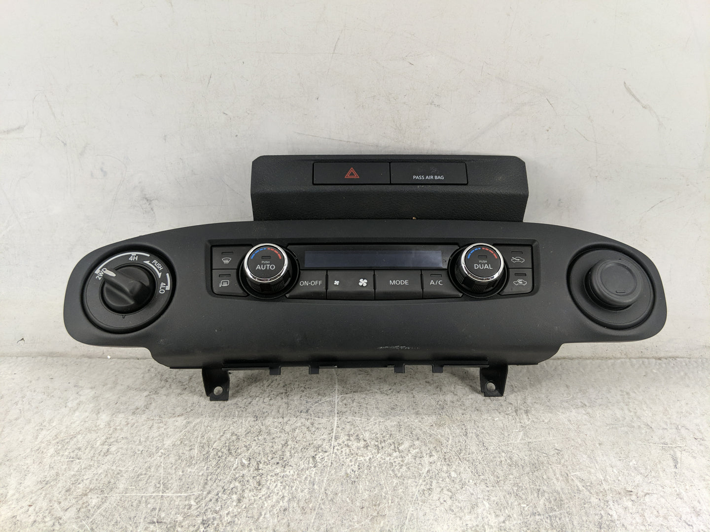 2023 Nissan Frontier Climate Control Module Temperature AC/Heater Replacement P/N:27500 EZ10C Fits OEM Used Auto Parts - Oem