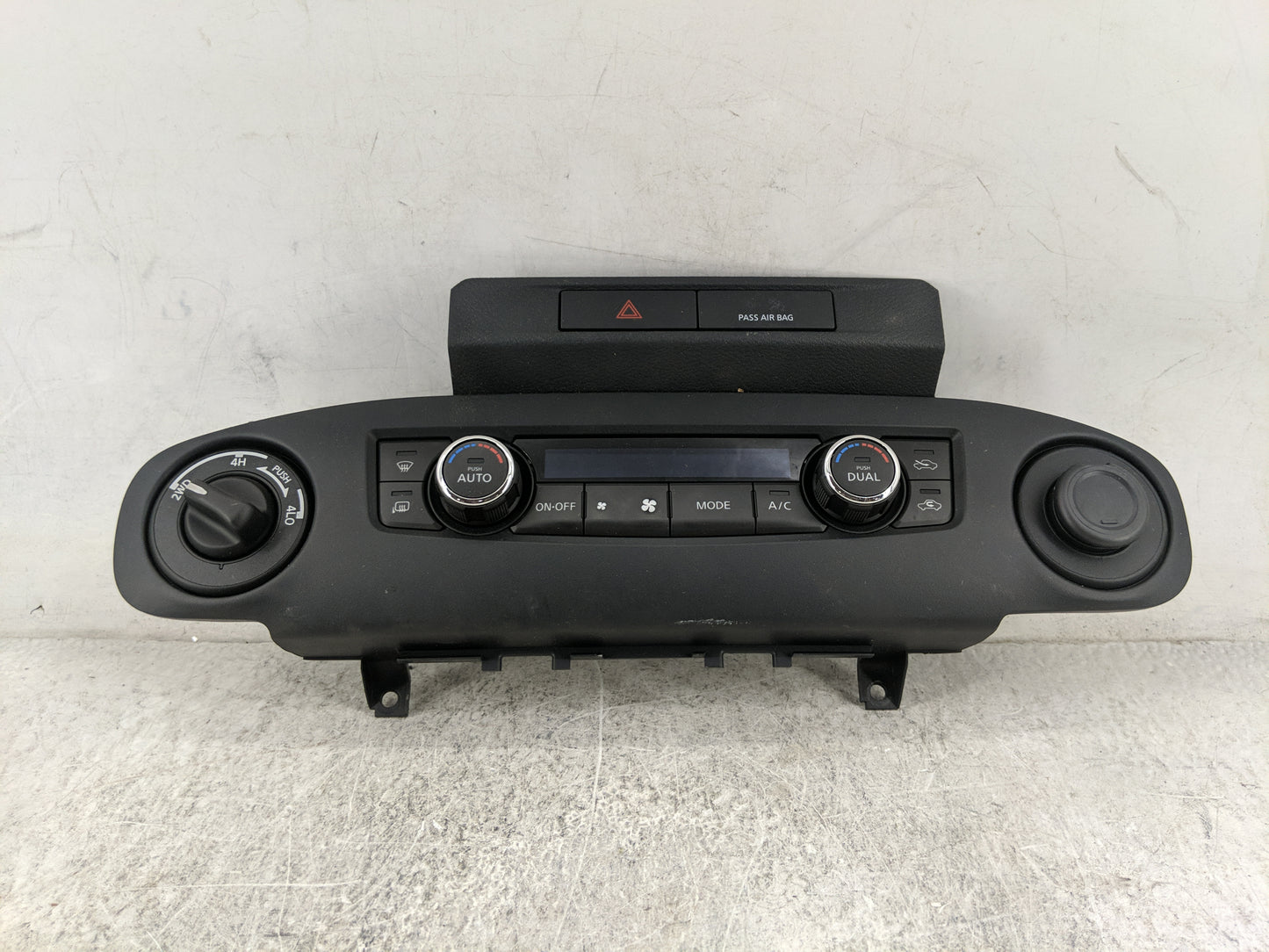 2023 Nissan Frontier Climate Control Module Temperature AC/Heater Replacement P/N:27500 EZ10C Fits OEM Used Auto Parts - Oem
