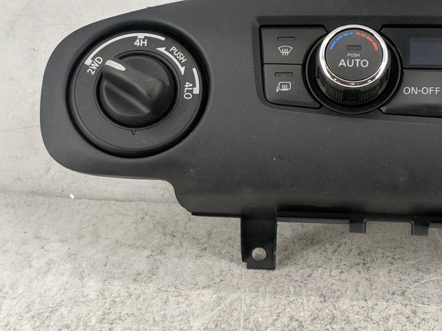 2023 Nissan Frontier Climate Control Module Temperature AC/Heater Replacement P/N:27500 EZ10C Fits OEM Used Auto Parts - Oem