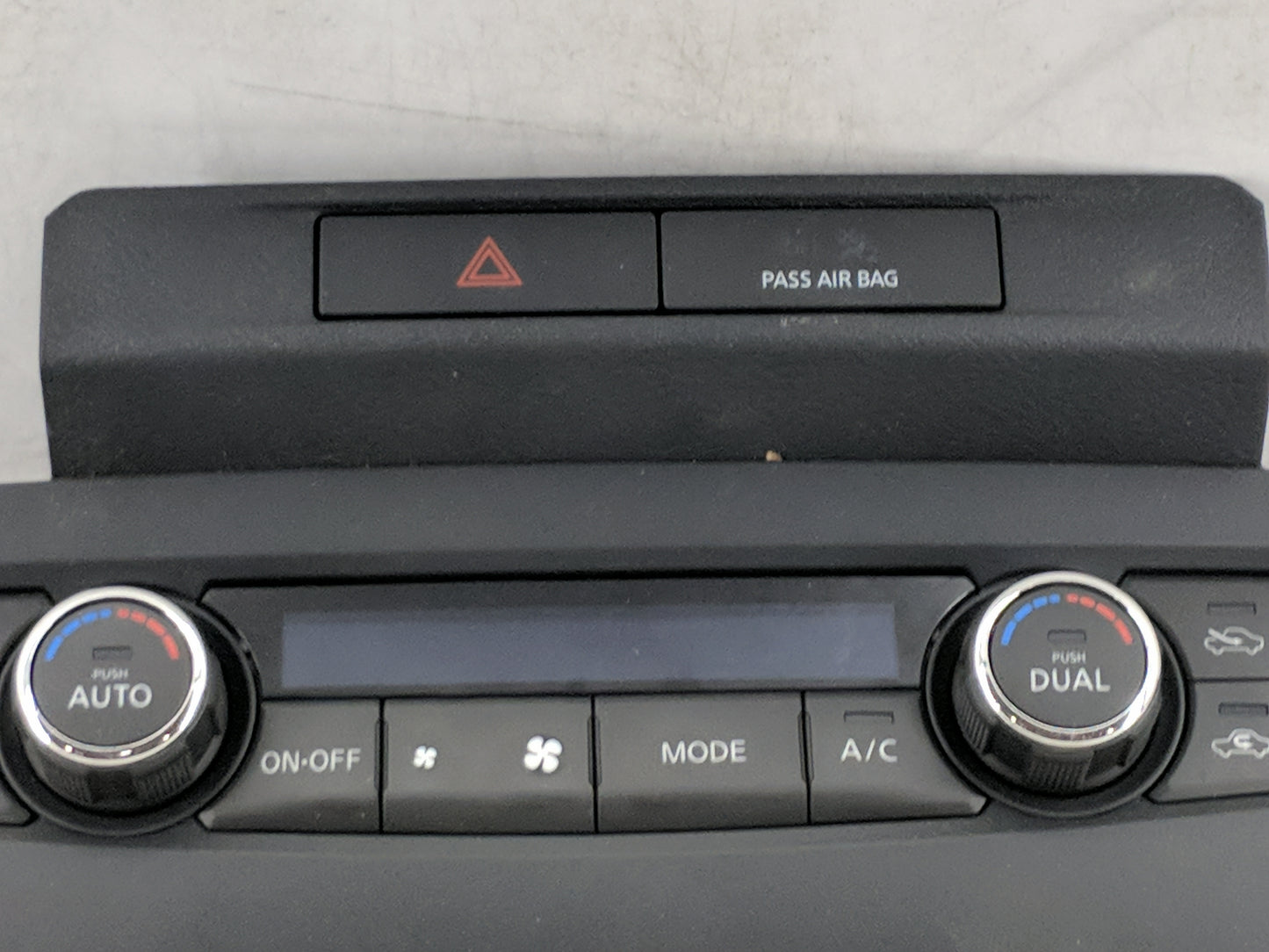 2023 Nissan Frontier Climate Control Module Temperature AC/Heater Replacement P/N:27500 EZ10C Fits OEM Used Auto Parts - Oem