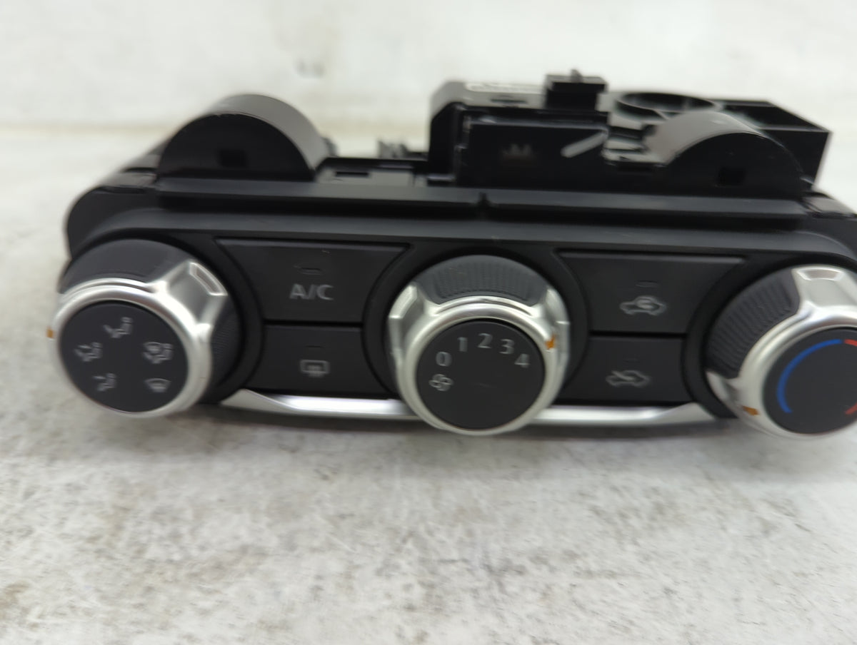 2023 Nissan Kicks Climate Control Module Temperature AC/Heater Replacement P/N:T669216 A Fits OEM Used Auto Parts - Oemuseda