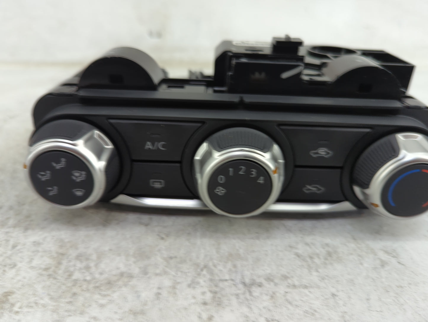 2023 Nissan Kicks Climate Control Module Temperature AC/Heater Replacement P/N:T669216 A Fits OEM Used Auto Parts - Oemuseda