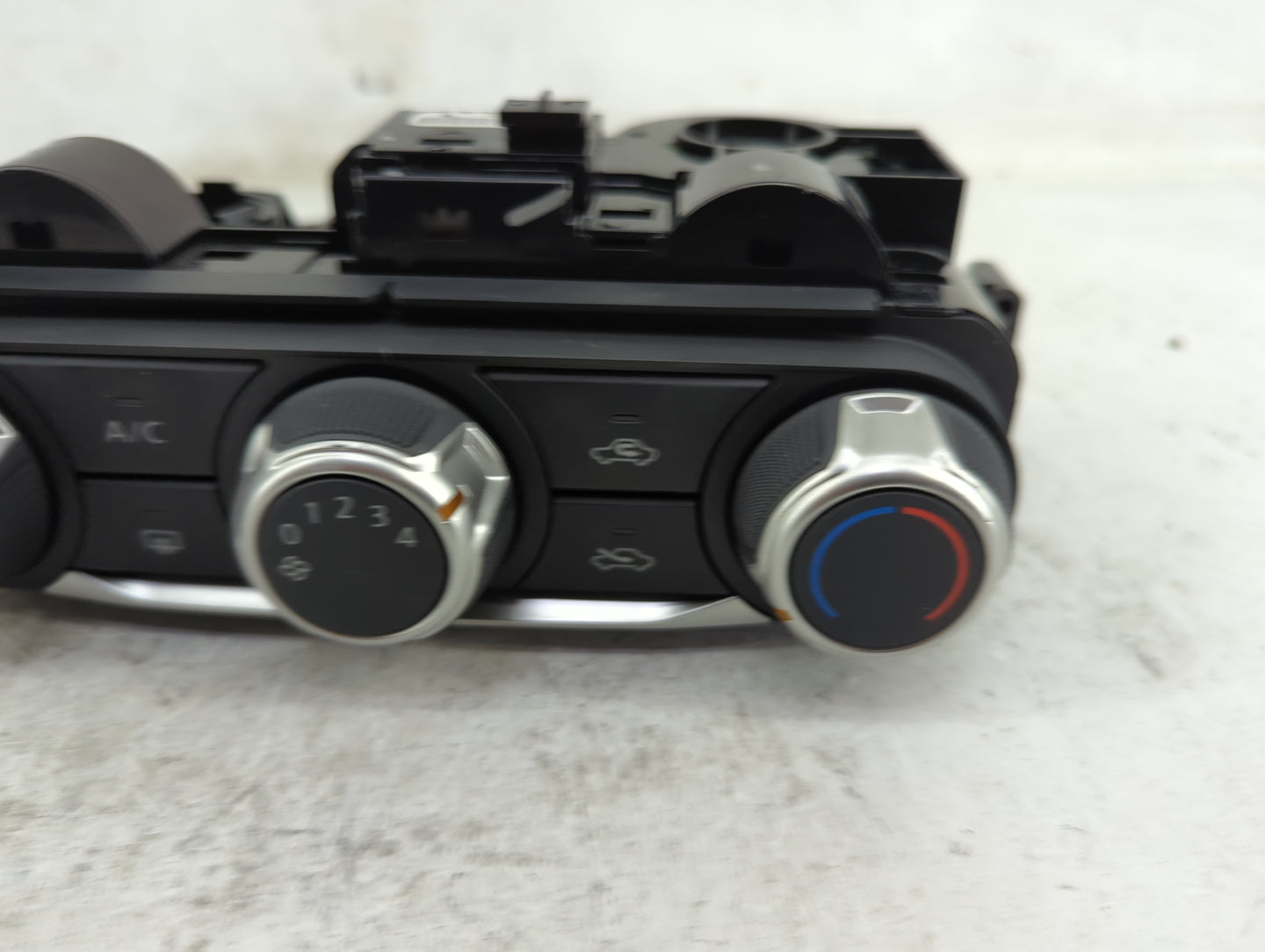 2023 Nissan Kicks Climate Control Module Temperature AC/Heater Replacement P/N:T669216 A Fits OEM Used Auto Parts - Oemuseda