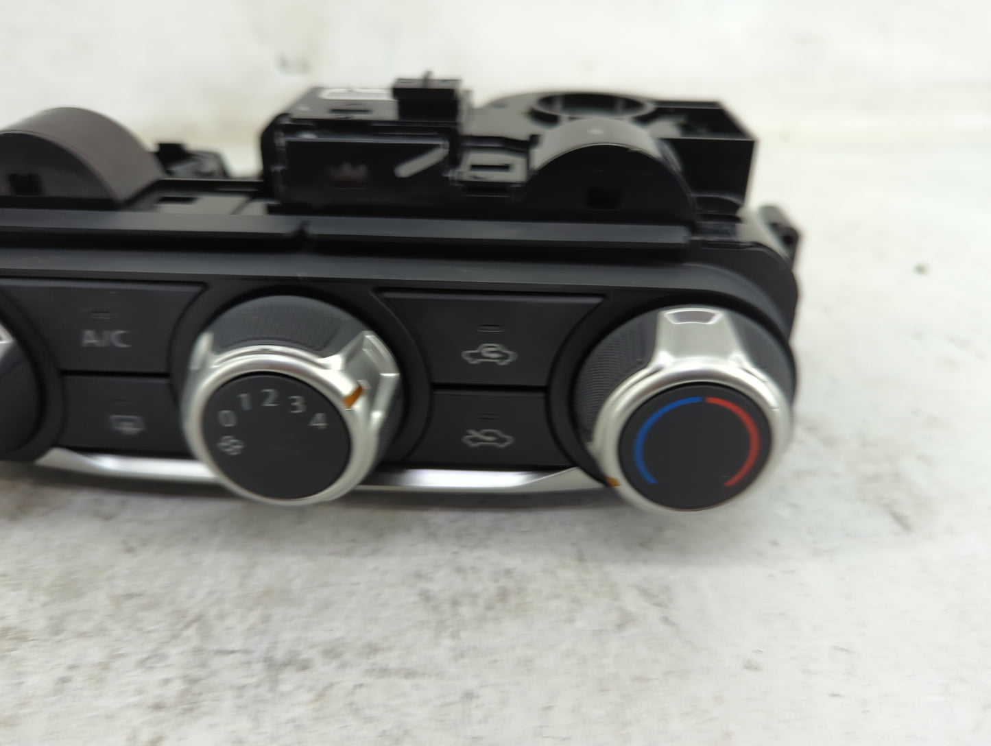 2023 Nissan Kicks Climate Control Module Temperature AC/Heater Replacement P/N:T669216 A Fits OEM Used Auto Parts - Oemuseda