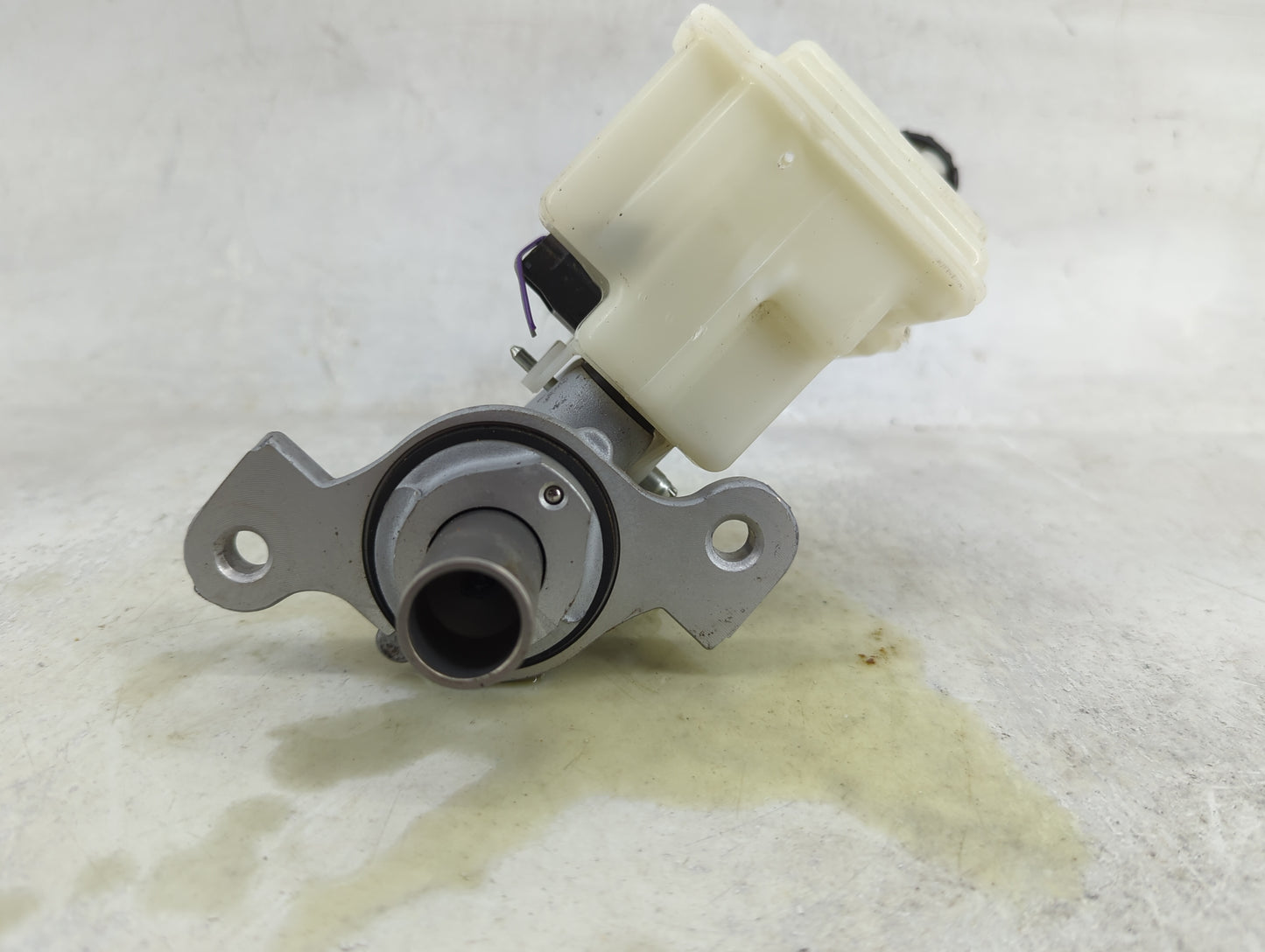 2021-2021 Nissan Kicks Brake Master Cylinder 1490581 - Oemusedautoparts1.com