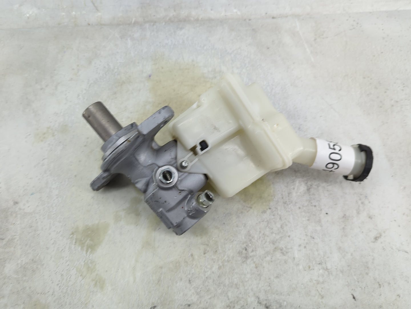 2021-2021 Nissan Kicks Brake Master Cylinder 1490581 - Oemusedautoparts1.com