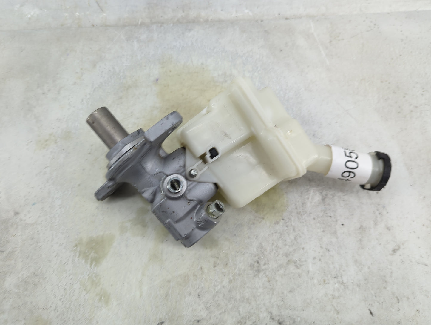 2021-2021 Nissan Kicks Brake Master Cylinder 1490581 - Oemusedautoparts1.com