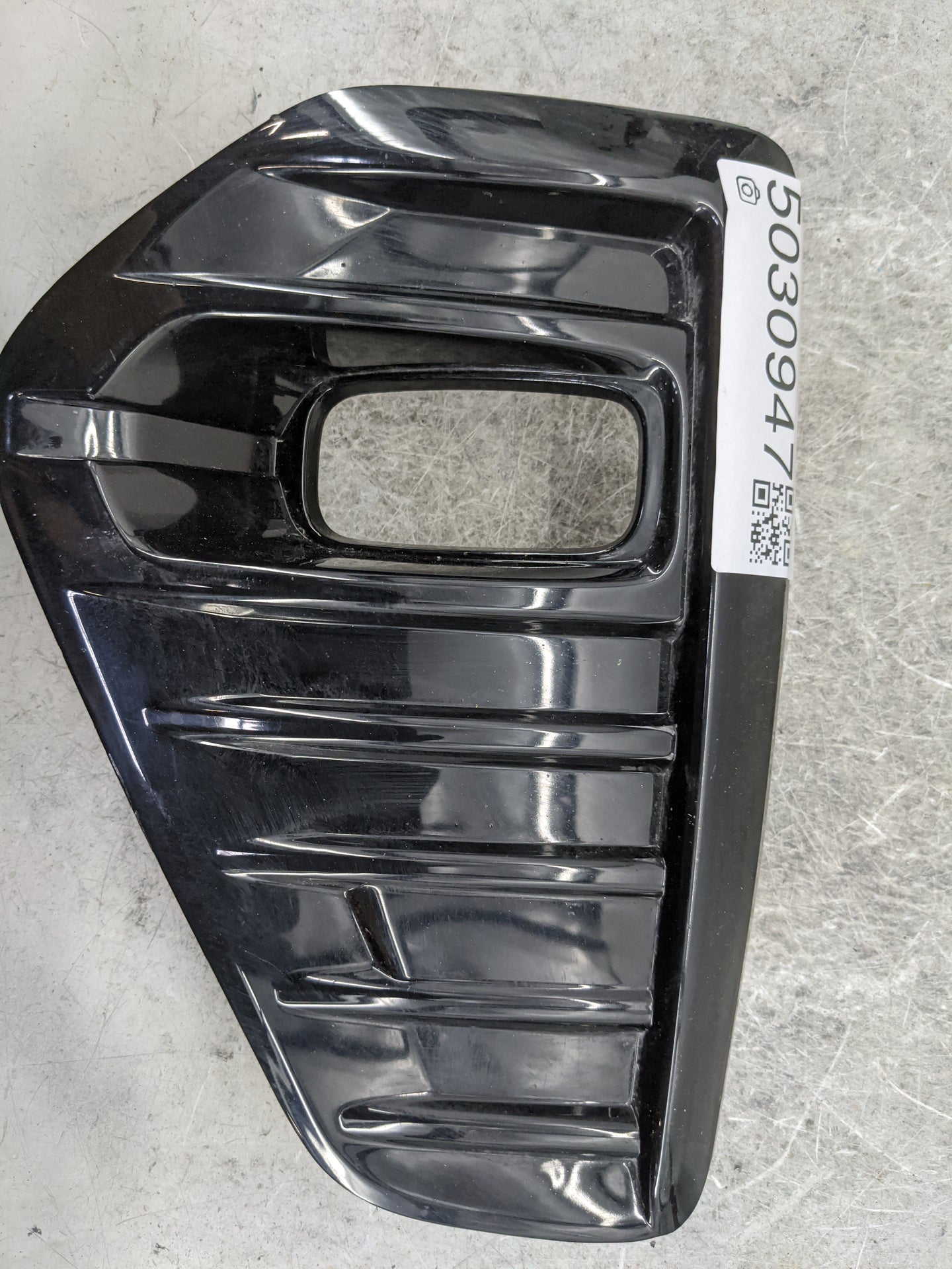 2023 Nissan Kicks Front Grille Bumper Not Included Black - Oemusedautoparts1.com