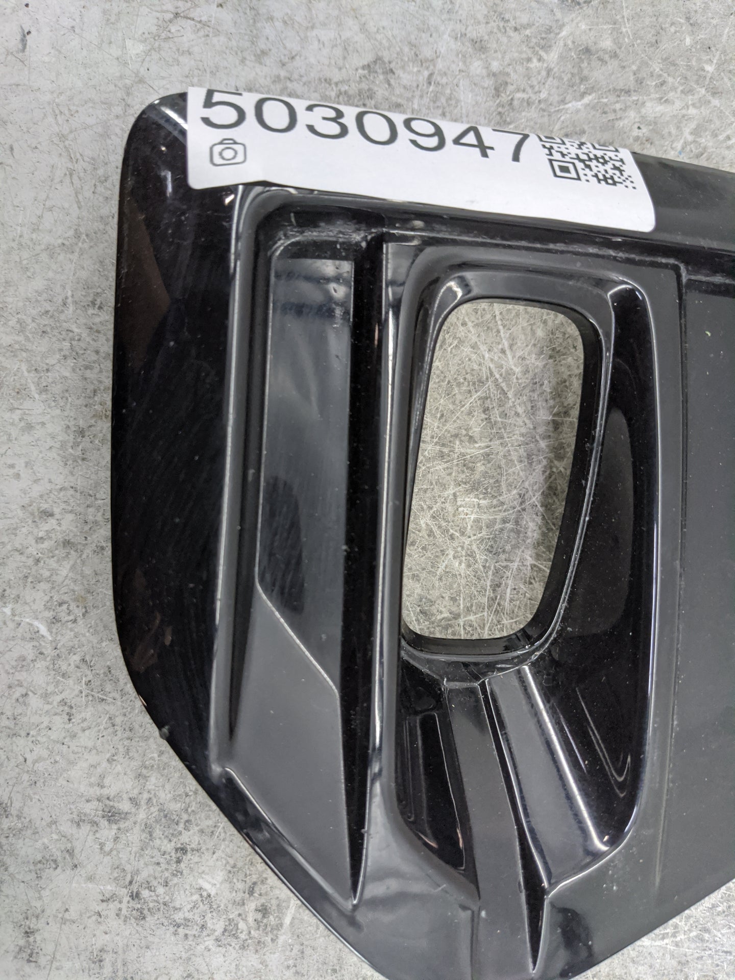 2023 Nissan Kicks Front Grille Bumper Not Included Black - Oemusedautoparts1.com