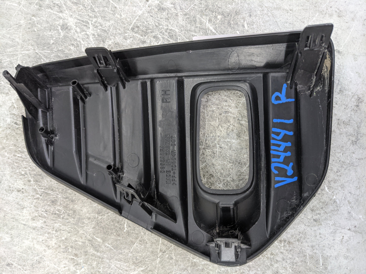 2023 Nissan Kicks Front Grille Bumper Not Included Black - Oemusedautoparts1.com