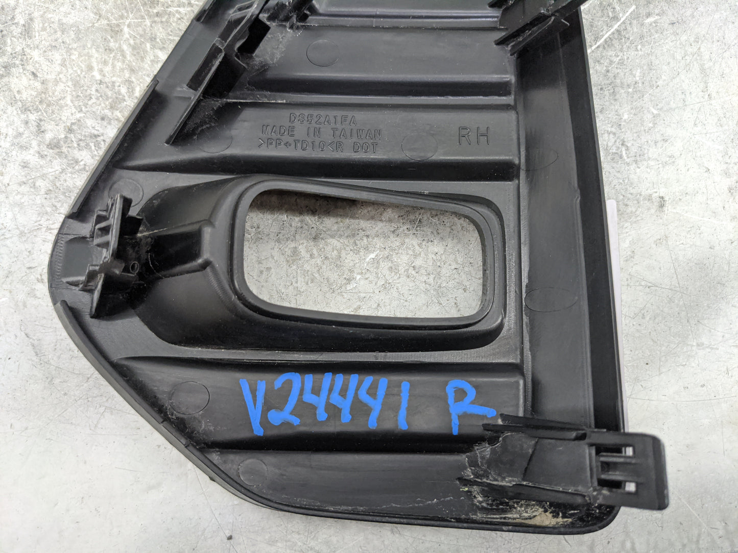 2023 Nissan Kicks Front Grille Bumper Not Included Black - Oemusedautoparts1.com