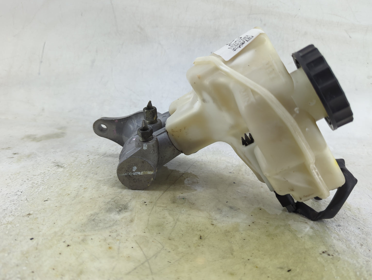 2016-2021 Nissan Maxima Brake Master Cylinder 1490653 - Oemusedautoparts1.com