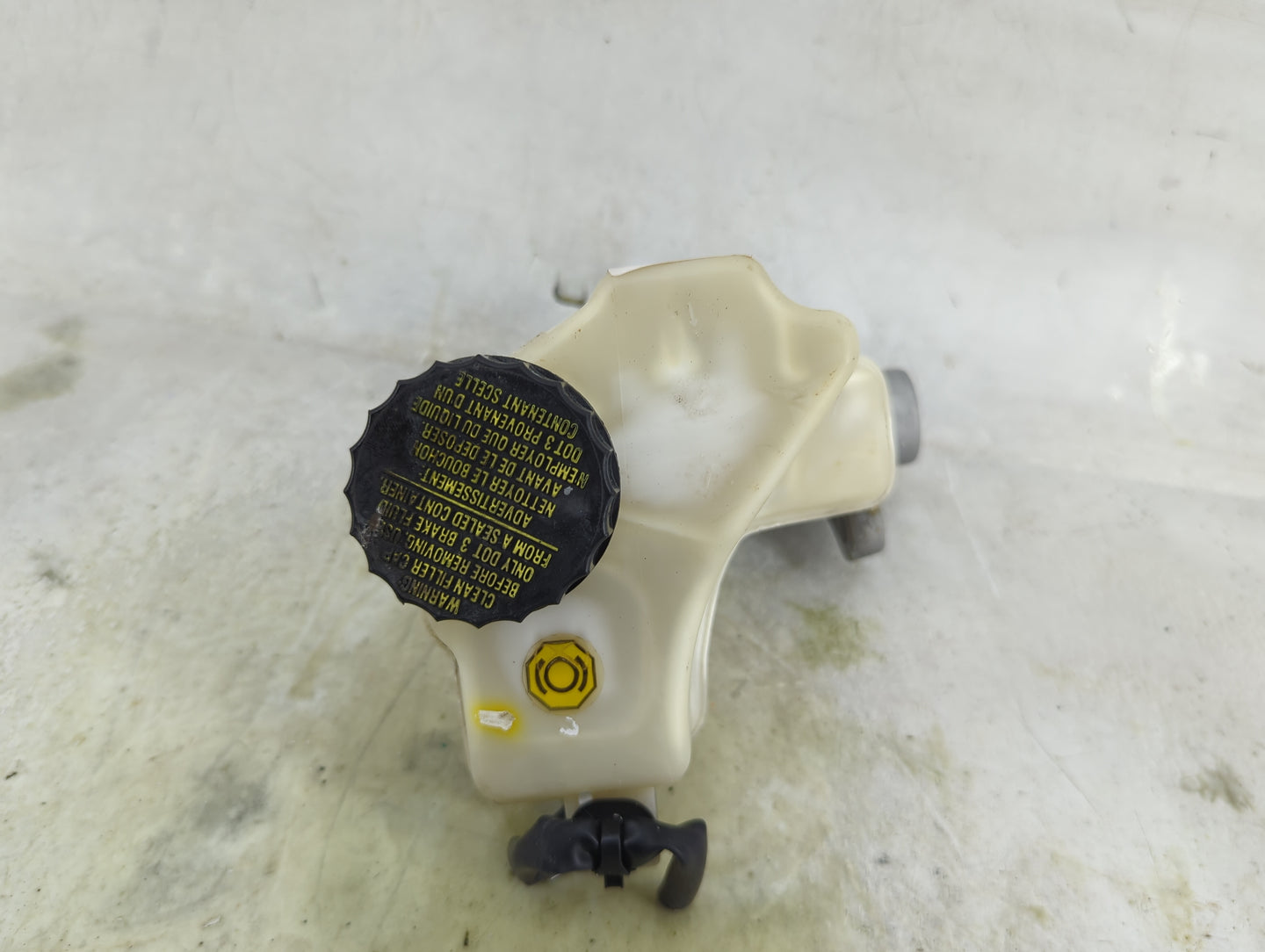 2016-2021 Nissan Maxima Brake Master Cylinder 1490653 - Oemusedautoparts1.com
