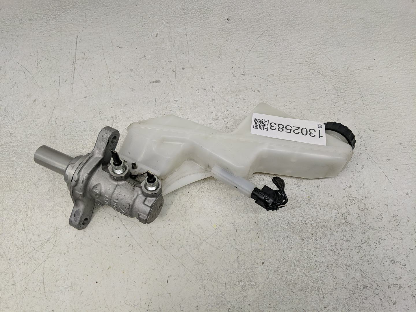 2021-2022 Nissan Rogue Brake Master Cylinder - Oemusedautoparts1.com