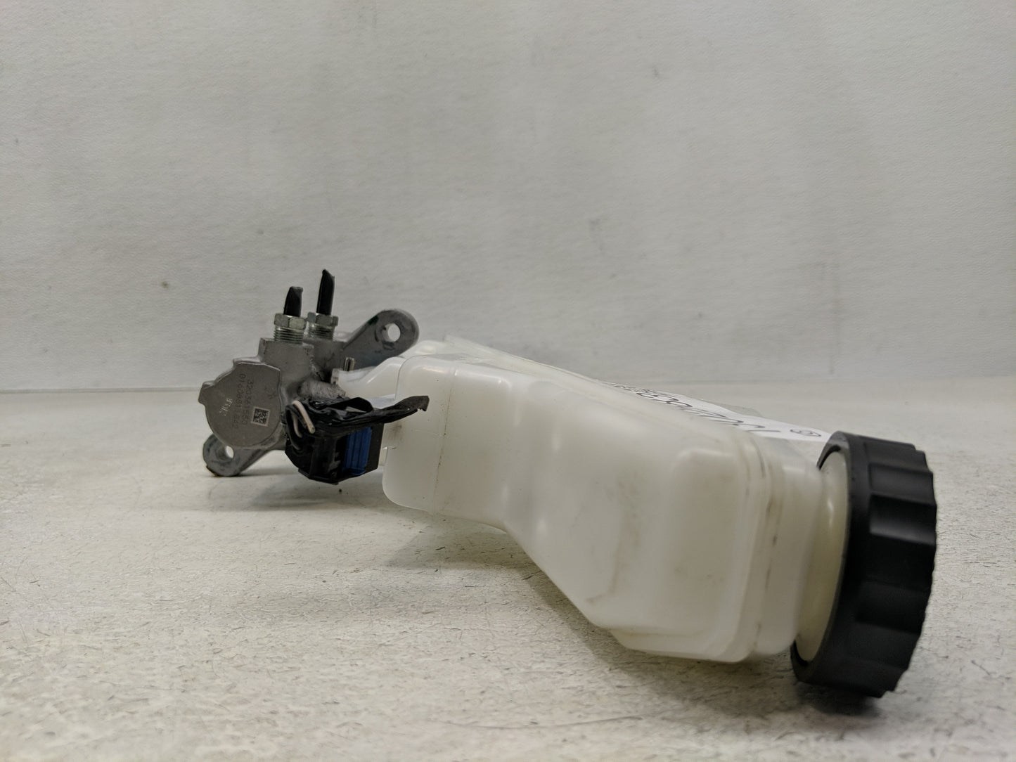 2021-2022 Nissan Rogue Brake Master Cylinder - Oemusedautoparts1.com